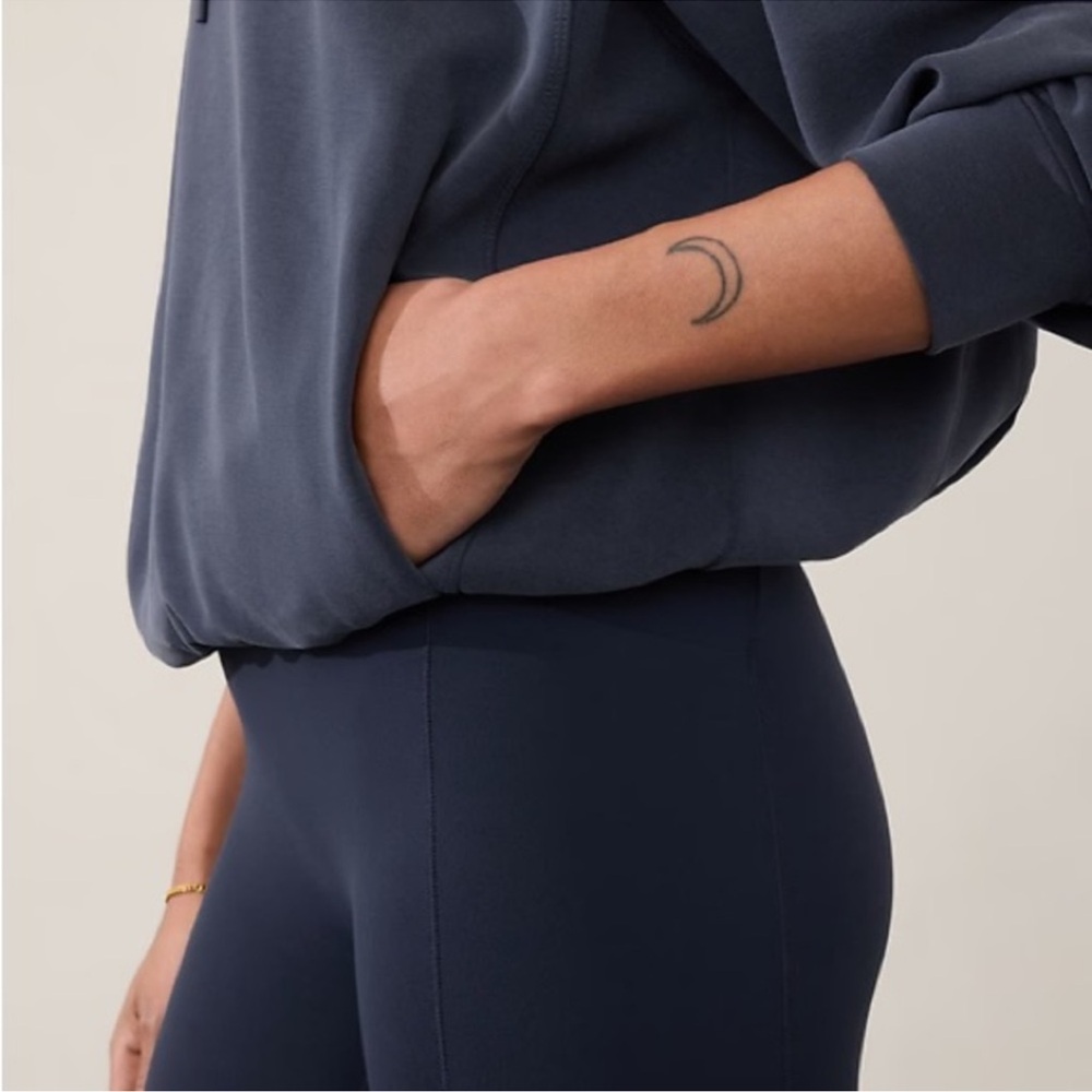 Athleta Seasoft Navy blue hoodie with bubble hem - XL - Picture 2 of 8